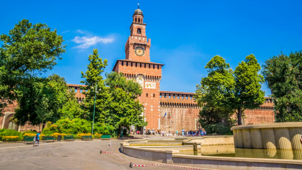 Milão: Ingresso para o Castelo Sforza com Guia de Áudio Digital